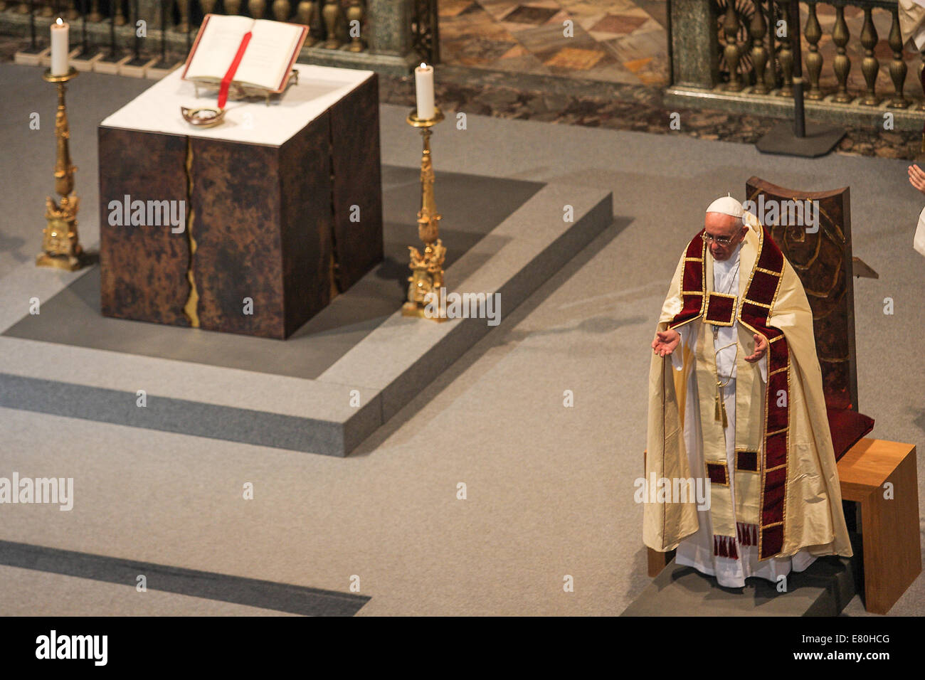 Rome, Italy. 27th Sep, 2014. Chiesa del Gesù Celebration of Vespers and Te Deum, Chaired by Francis Pope on the occasion of the bicentenary of the reconstitution of the Society of Jesus Credit:  Realy Easy Star/Alamy Live News Stock Photo