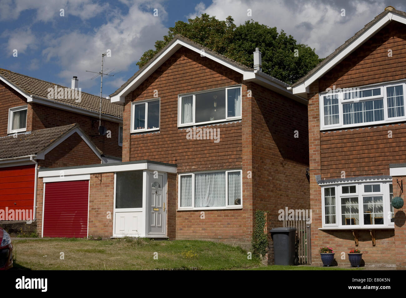 1970s detached houses in Wickham close Tadley Hampshire with double glazed windows, front porch and single garage Stock Photo