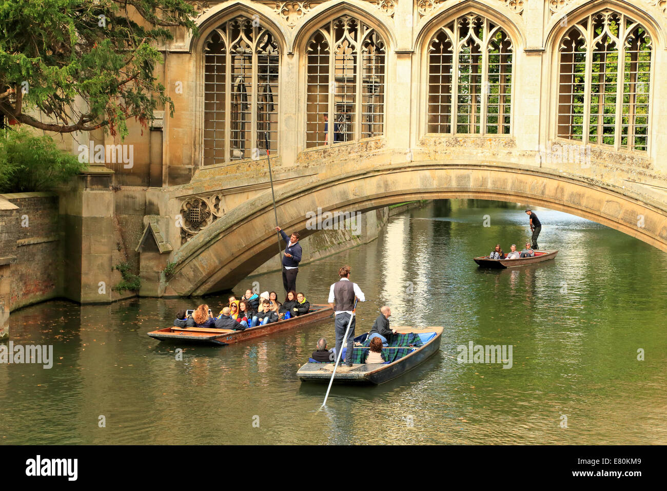 Punting under the Bridge of Sighs, St John's college, Cambridge, UK. Stock Photo