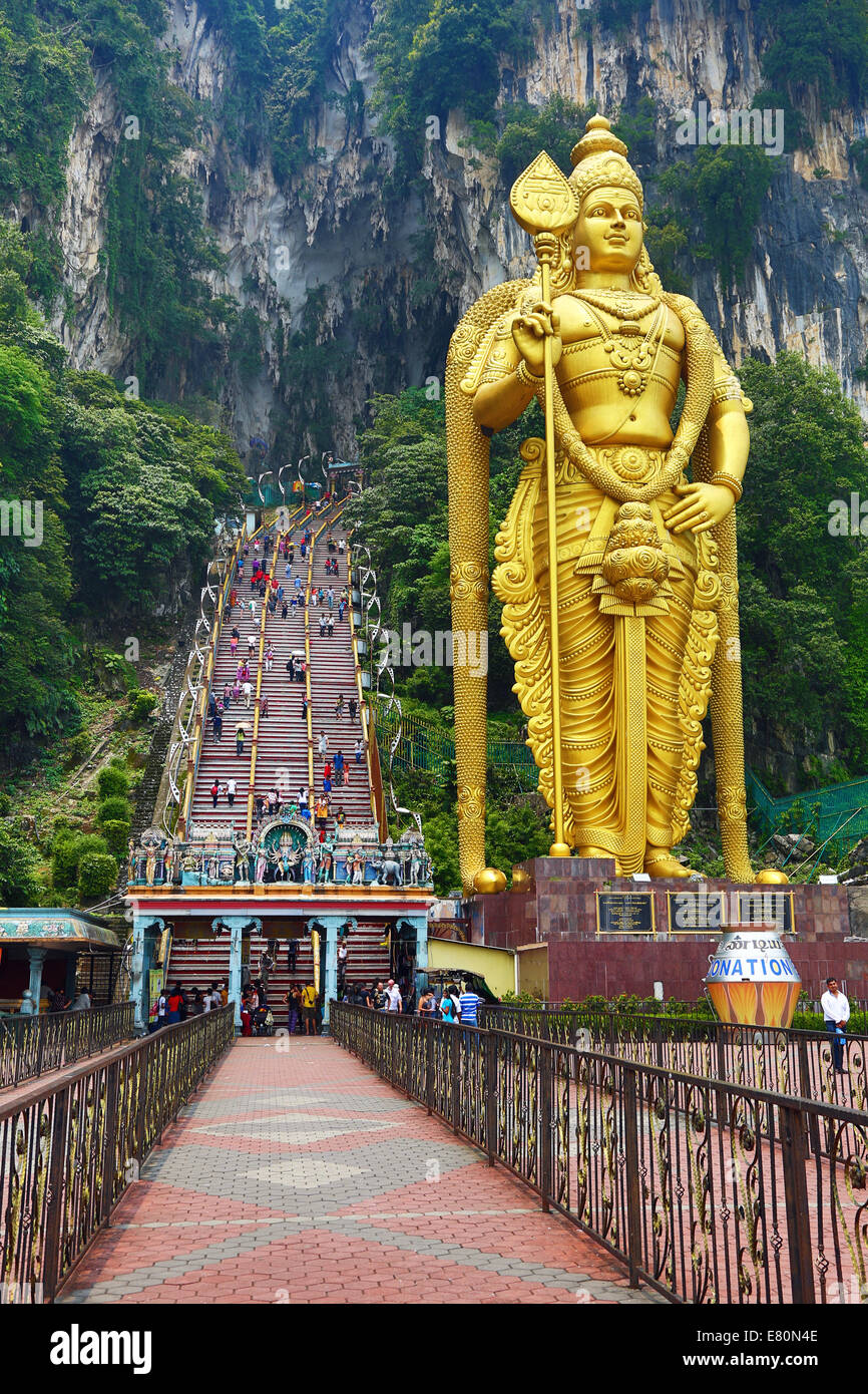 Giant golden statue of the god Murugan at the entrance of the Batu Caves, a Hindu shrine in Kuala Lumpur, Malaysia Stock Photo