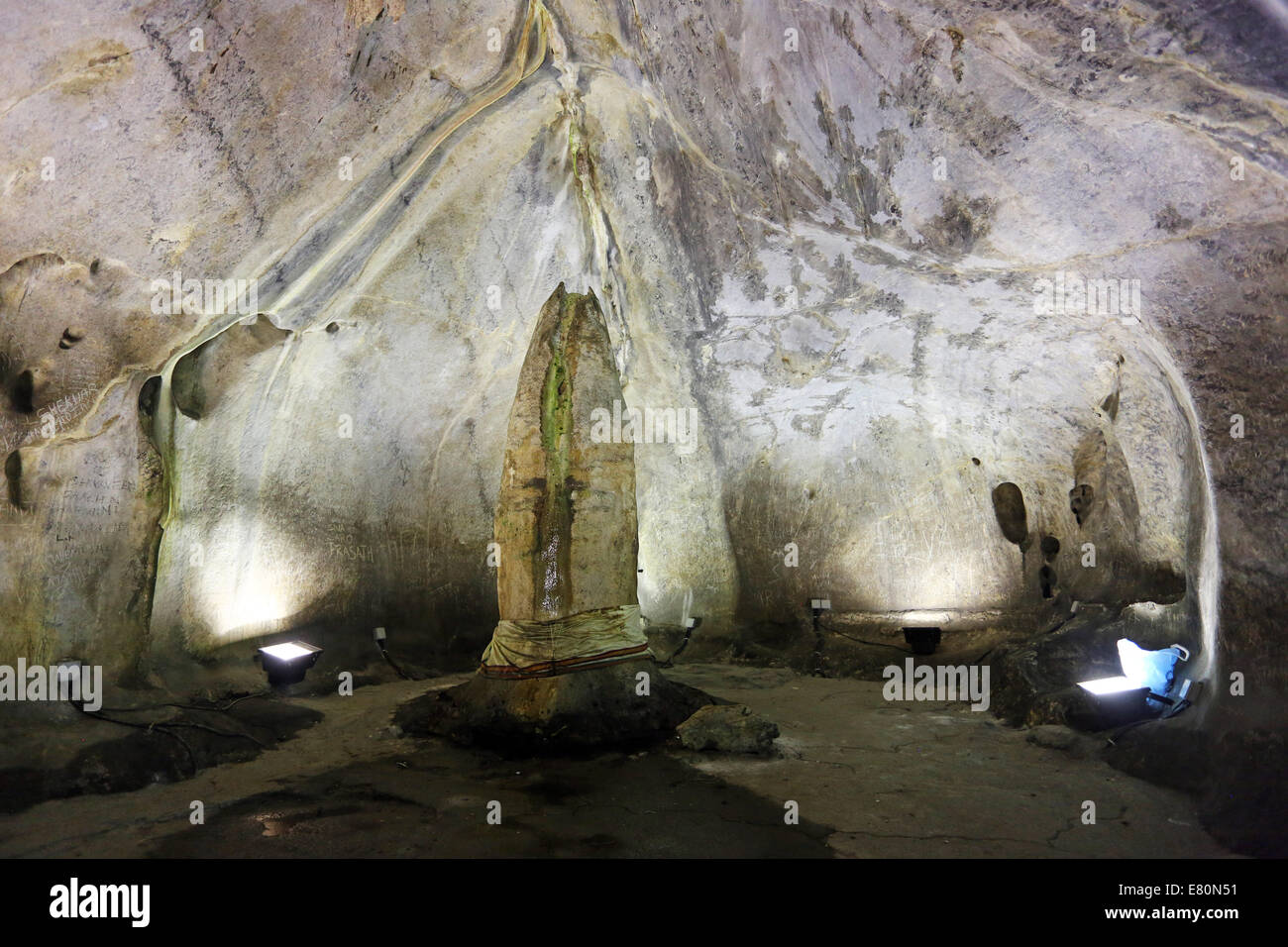 The Ramayana Cave at the Batu Caves, a Hindu shrine in Kuala Lumpur, Malaysia Stock Photo