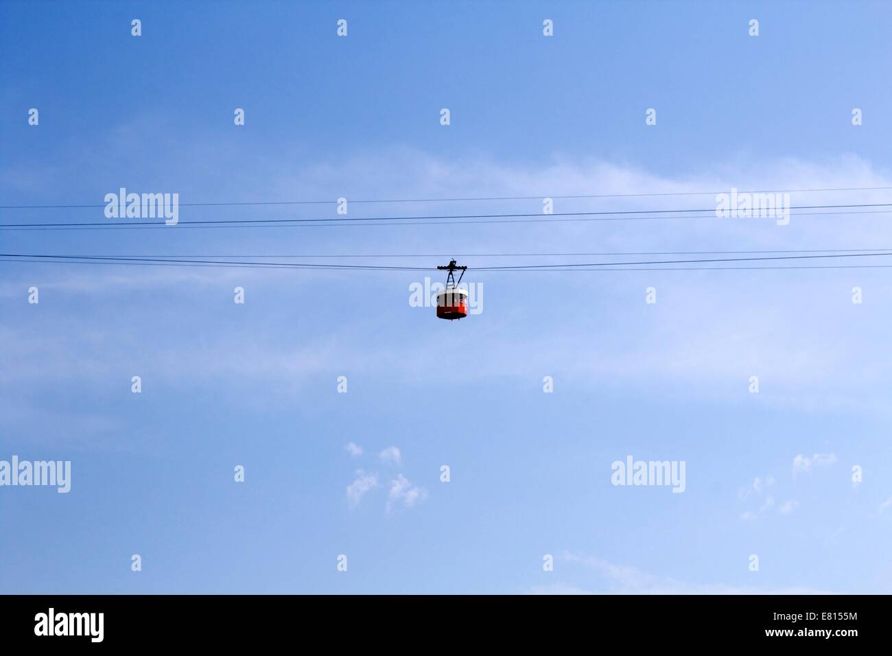 Cable car over the port of Barcelona Stock Photo - Alamy