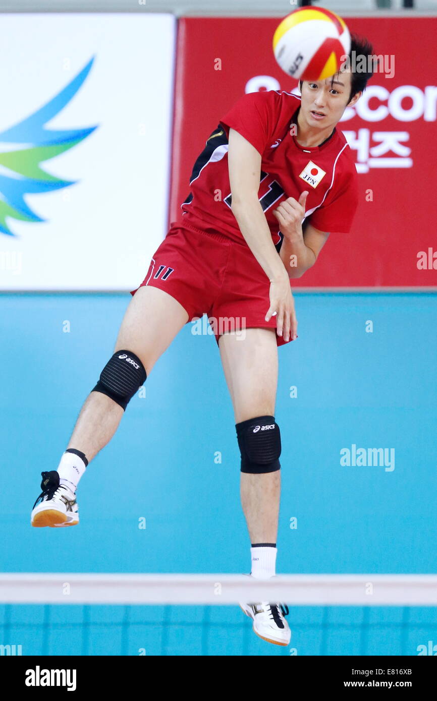 Incheon, South Korea. 28th Sep, 2014. Masahiro Yanagida (JPN) Volleyball :  Men's Play-off between Japan 3-0 Thailand at Songnim Gymnasium during the  2014 Incheon Asian Games in Incheon, South Korea . Credit: