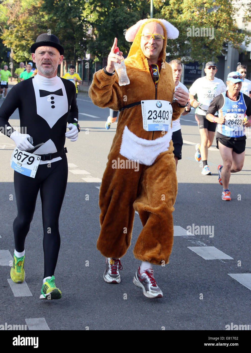 Funny marathon runners in costumes hi-res stock photography and images -  Alamy