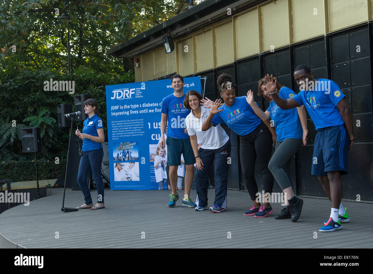 London, UK, 28th September 2014. The Juvenile Diabetes Research Foundation were well supported in both 5km and 9km walks across London’s Bridges to raise money to support their efforts to cure diabetes. Credit:  Neil Cordell/Alamy Live News Stock Photo