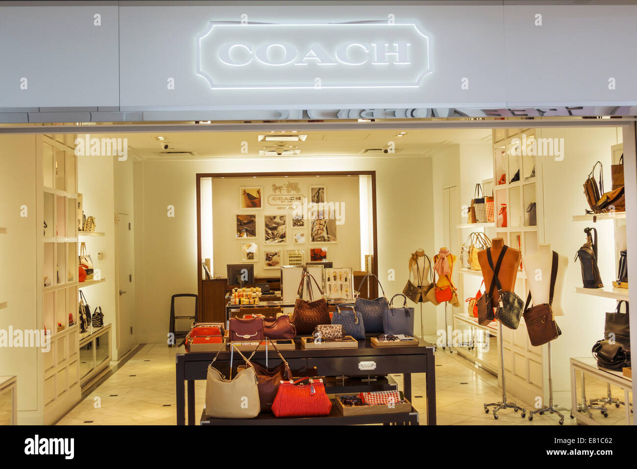 Jfk Airport Shops High Resolution Stock Photography and Images Alamy