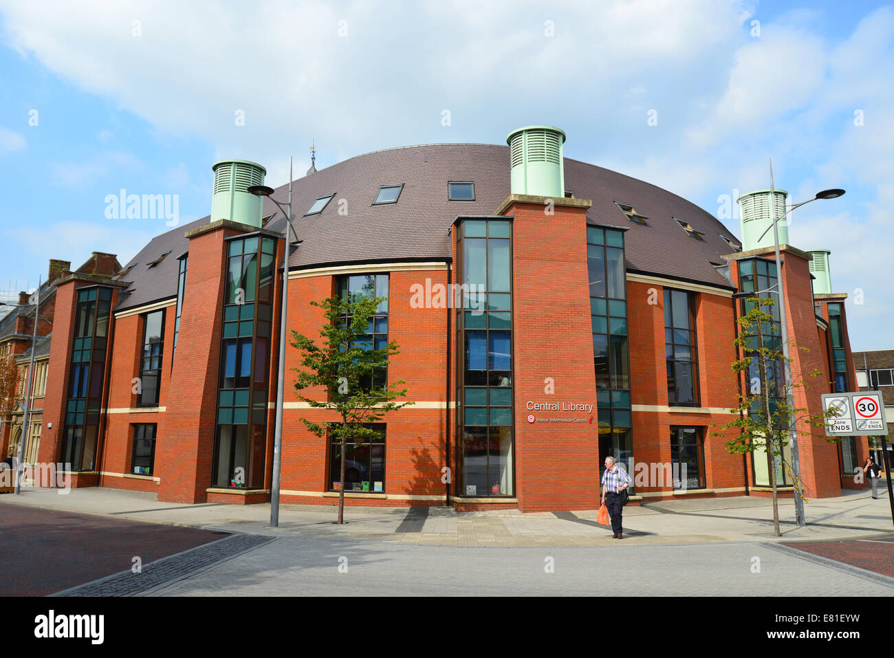 Swindon Central Library, Regent Circus, Swindon, Wiltshire, England, United Kingdom Stock Photo