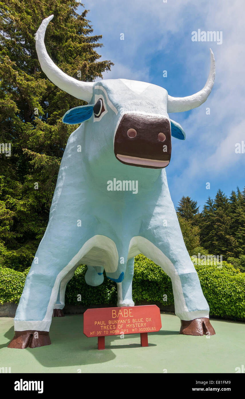 California, Klamath, Trees of Mystery, sculpture of Paul Bunyan's blue ox 'Babe' Stock Photo