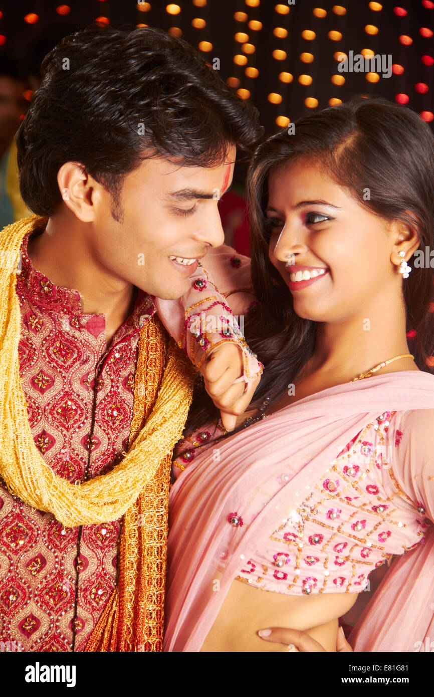 1,300+ Diwali Couple Stock Photos, Pictures & Royalty-Free Images - iStock  | Diwali couple happy