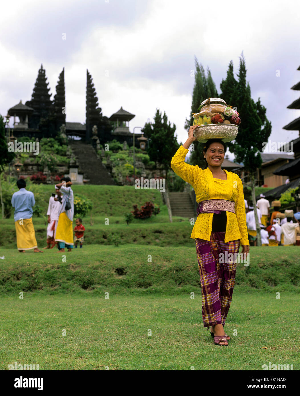 Pura Besakih Temple, Balinese woman with offerings, procession, Besakih, Bali, Indonesia Stock Photo