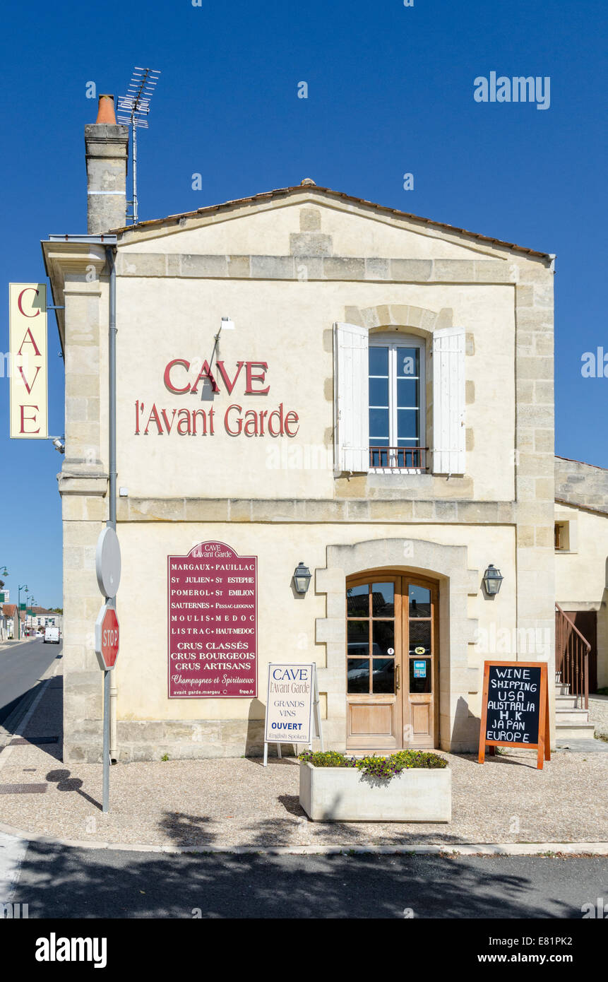 Cave l'Avant Garde wine shop in the Bordeaux town of Margaux Stock