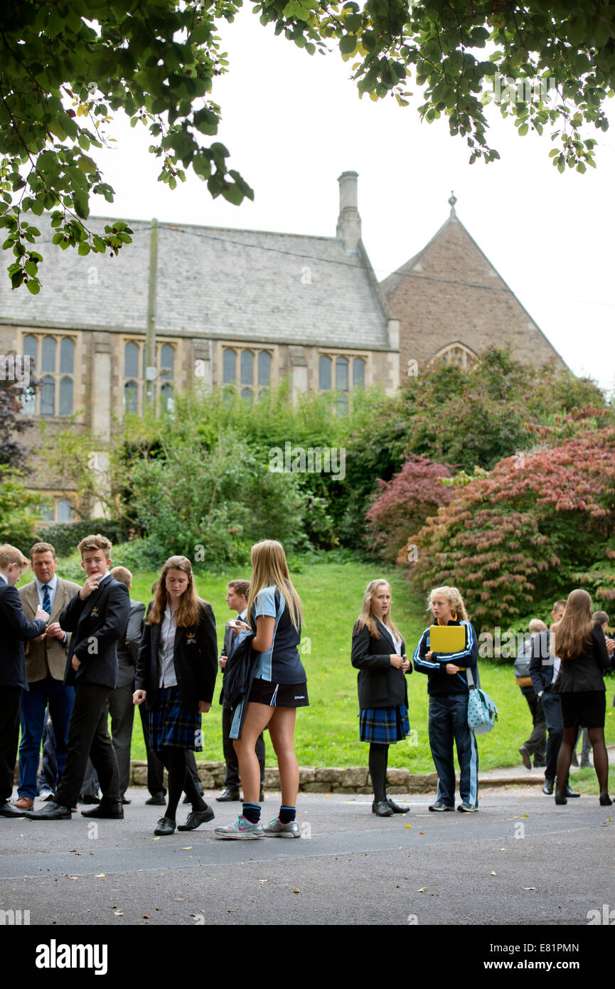 British boarding school pupils hi-res stock photography and images - Alamy