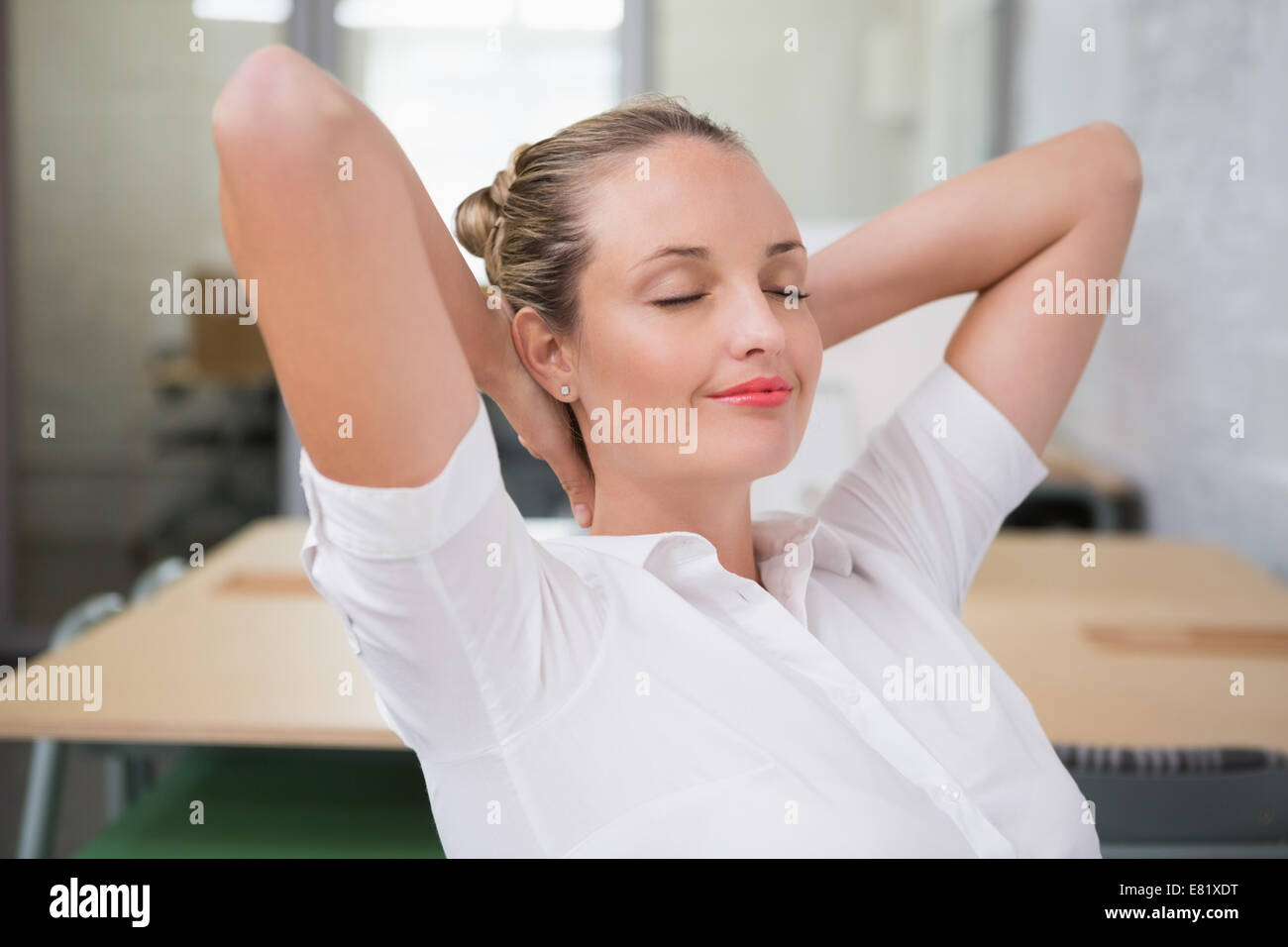 Woman hands behind head hires stock photography and images Alamy