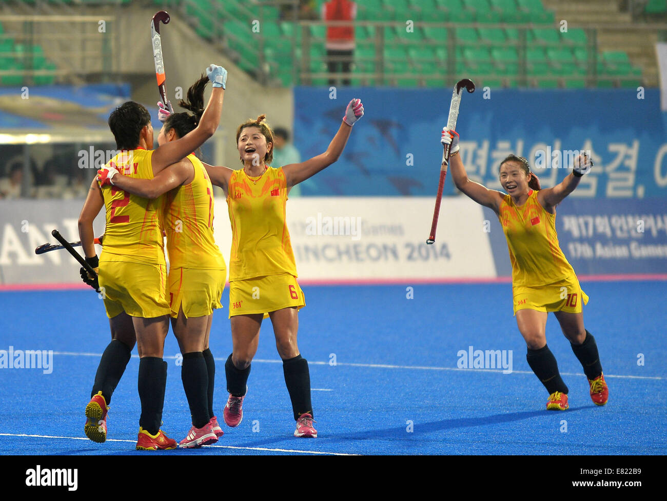 Incheon, South Korea. 29th Sep, 2014. Players of China celebrate after the women's hockey semifinal match against Japan at the 17th Asian Games in Incheon, South Korea, Sept. 29, 2014. China won 1-0. © Zhu Zheng/Xinhua/Alamy Live News Stock Photo