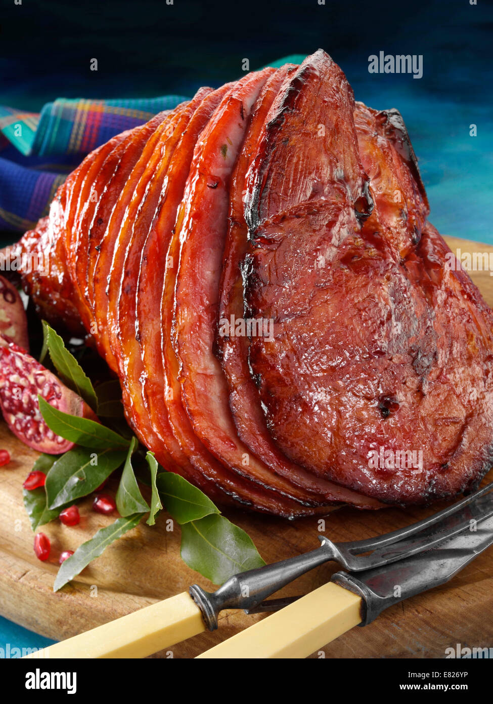 Fully cooked bone in spiral cut ham hi-res stock photography and images ...