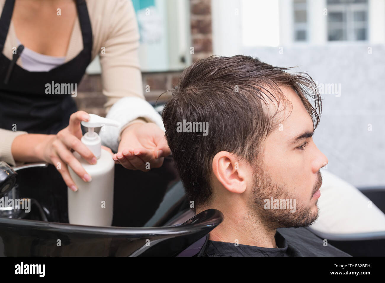 Hair stylist putting conditioner in mans hair Stock Photo Alamy