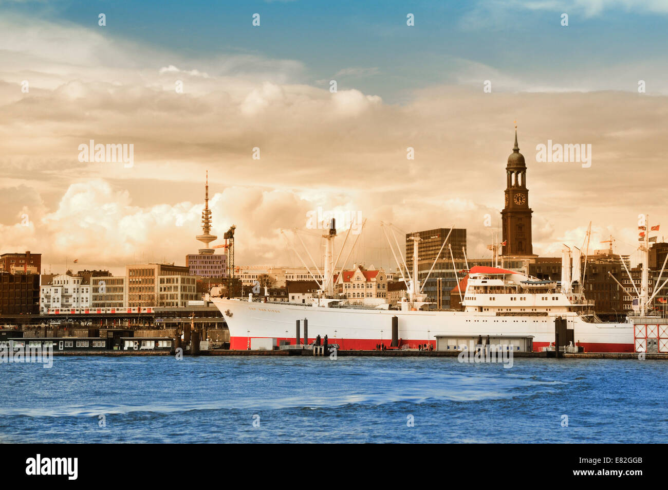 Germany, Hamburg, cityscape with river Elbe Stock Photo - Alamy