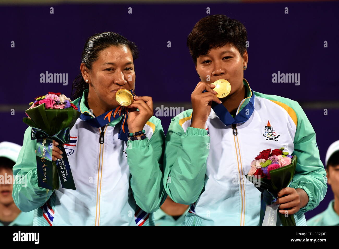 Incheon, South Korea. 29th Sep, 2014. Gold medalists Kumkhum Luksika (R) and Tanasugarn Tamarine of Tailand pose during the awarding ceremony of the women's doubles match of tennis at the 17th Asian Games in Incheon, South Korea, Sept. 29, 2014. Thailand defeated Chinese Taipei 2-1 and claimed the title. © Gao Jianjun/Xinhua/Alamy Live News Stock Photo