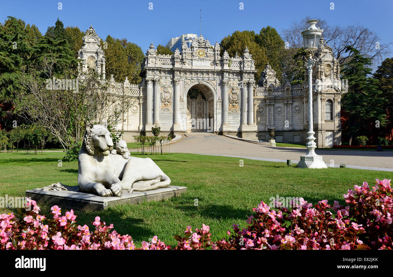 Turkey, Istanbul, Ceremonial Gate at Dolmabahce Palace Stock Photo