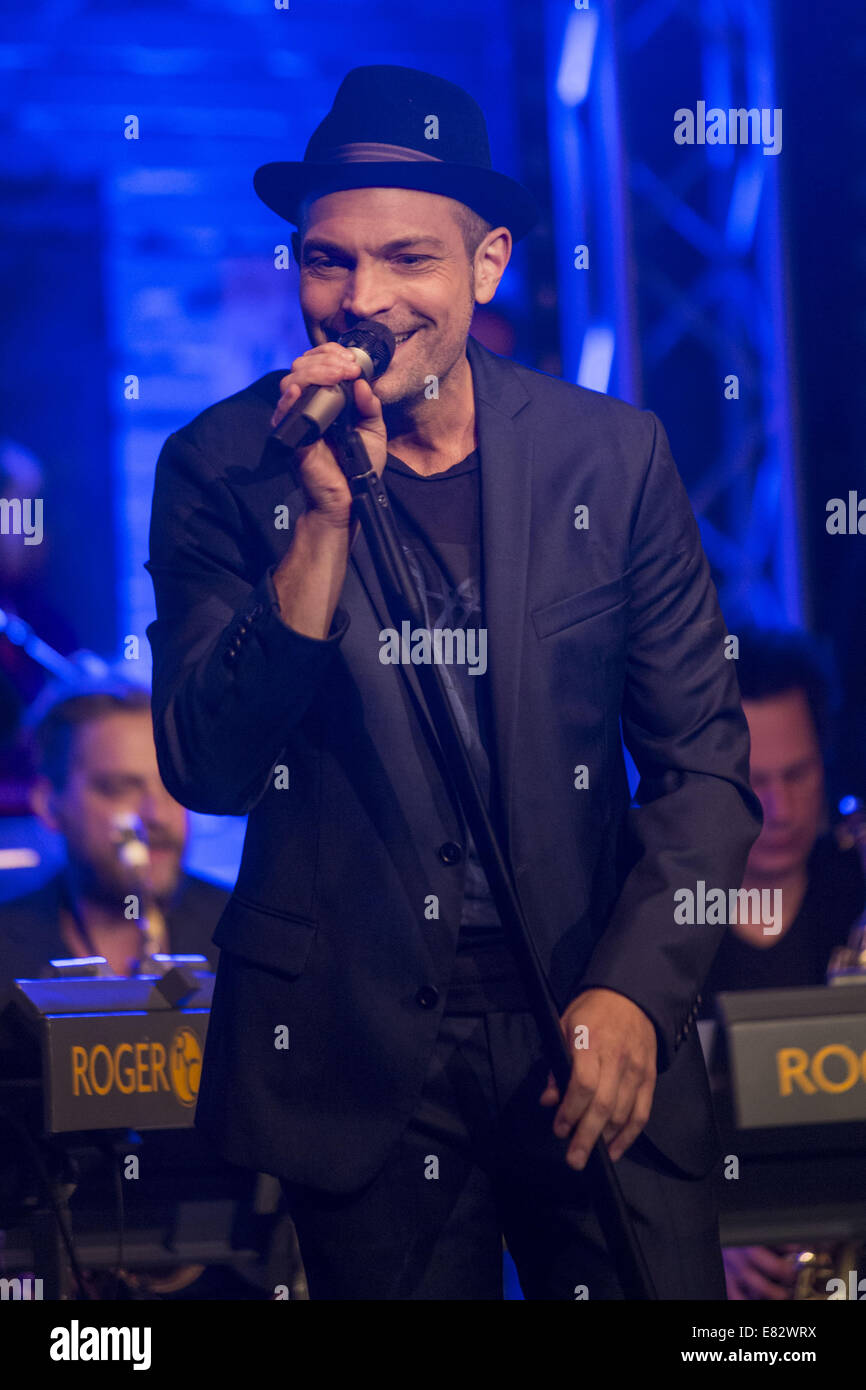 Roger Cicero performing live from his new album 'Was immer auch kommt