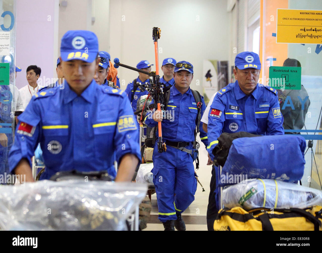 Civilian rescue hi-res stock photography and images - Alamy