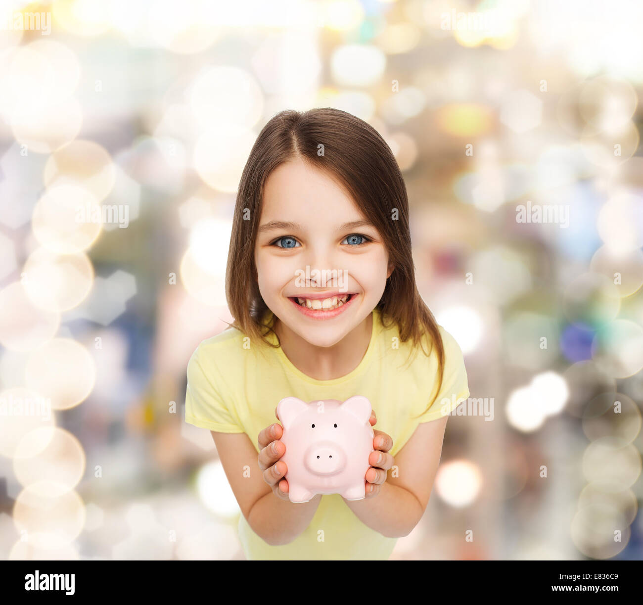 beautiful little girl with piggy bank Stock Photo - Alamy