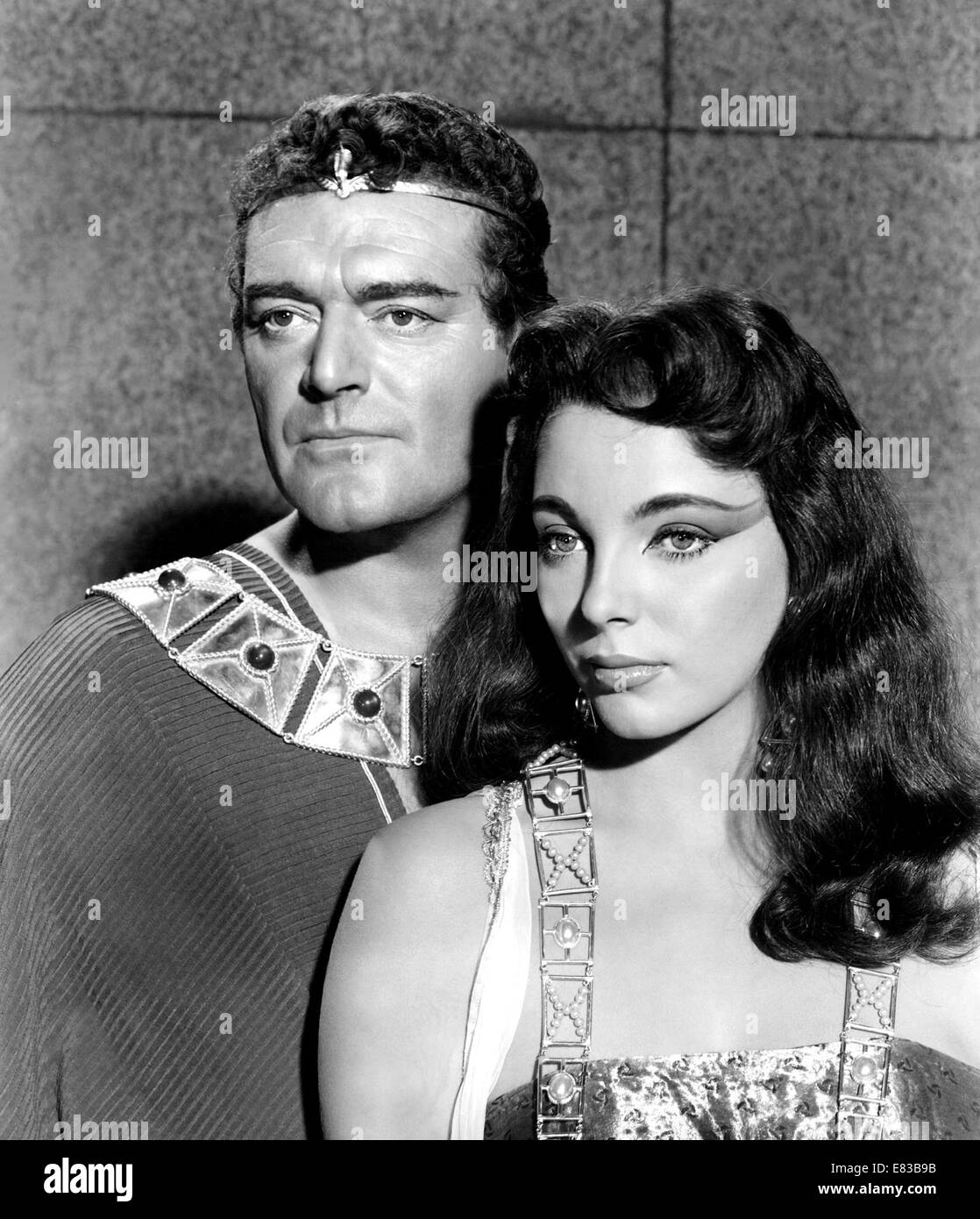 Land of pharaohs 1955 Black and White Stock Photos & Images Alamy