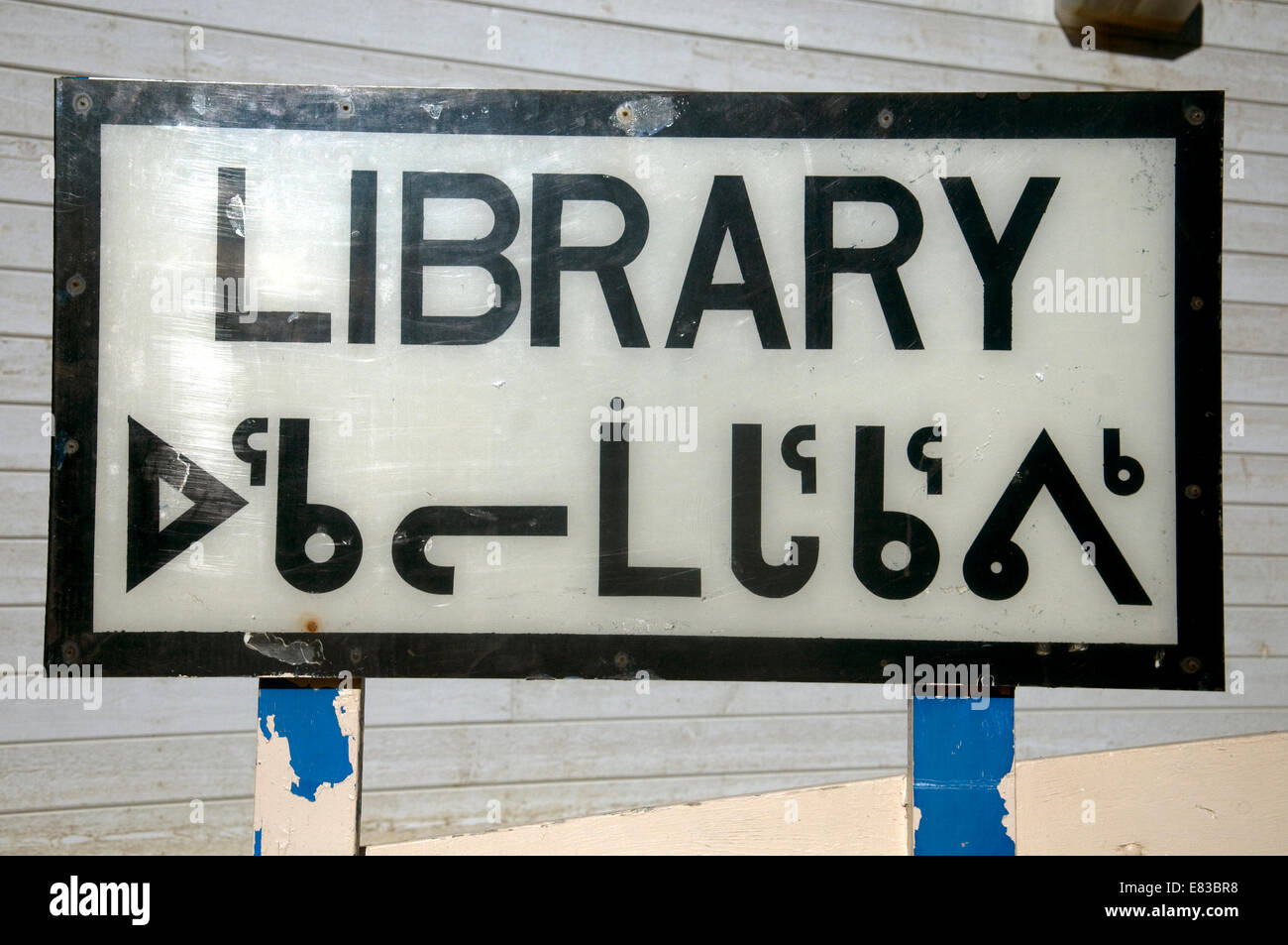 Sign outside the Library in Pond Inlet is in English and the Inuit script Inuktitut Stock Photo