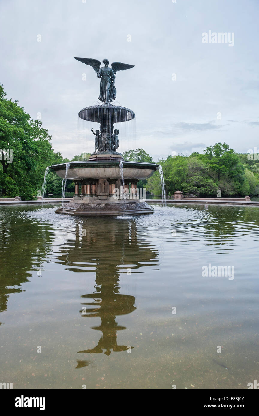 A Fountain in Central Park New York City Stock Photo Alamy
