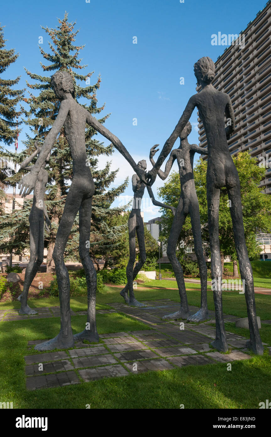 Elk2036210v Canada, Alberta, Calgary, downtown, Family of Man sculptures, Mario Armengol Stock