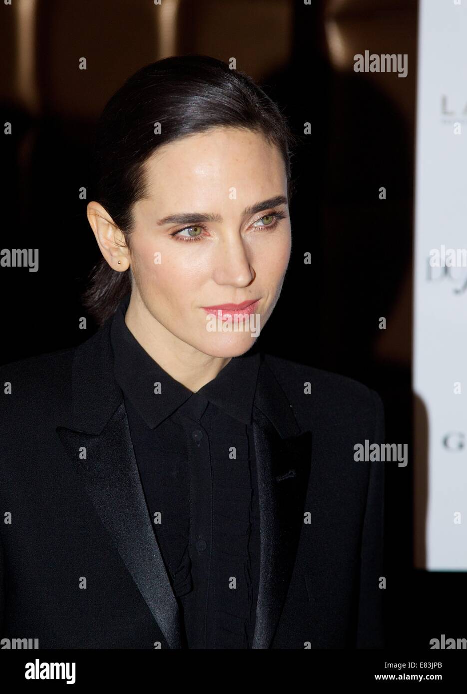 DuJour Magazine's Spring 2014 to celebrate cover model Jennifer