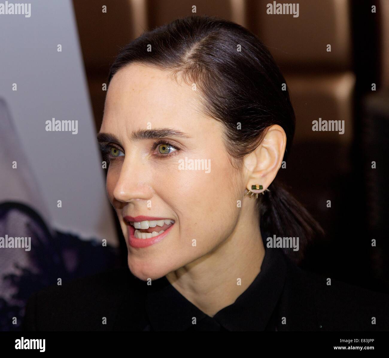 DuJour Magazine's Spring 2014 to celebrate cover model Jennifer