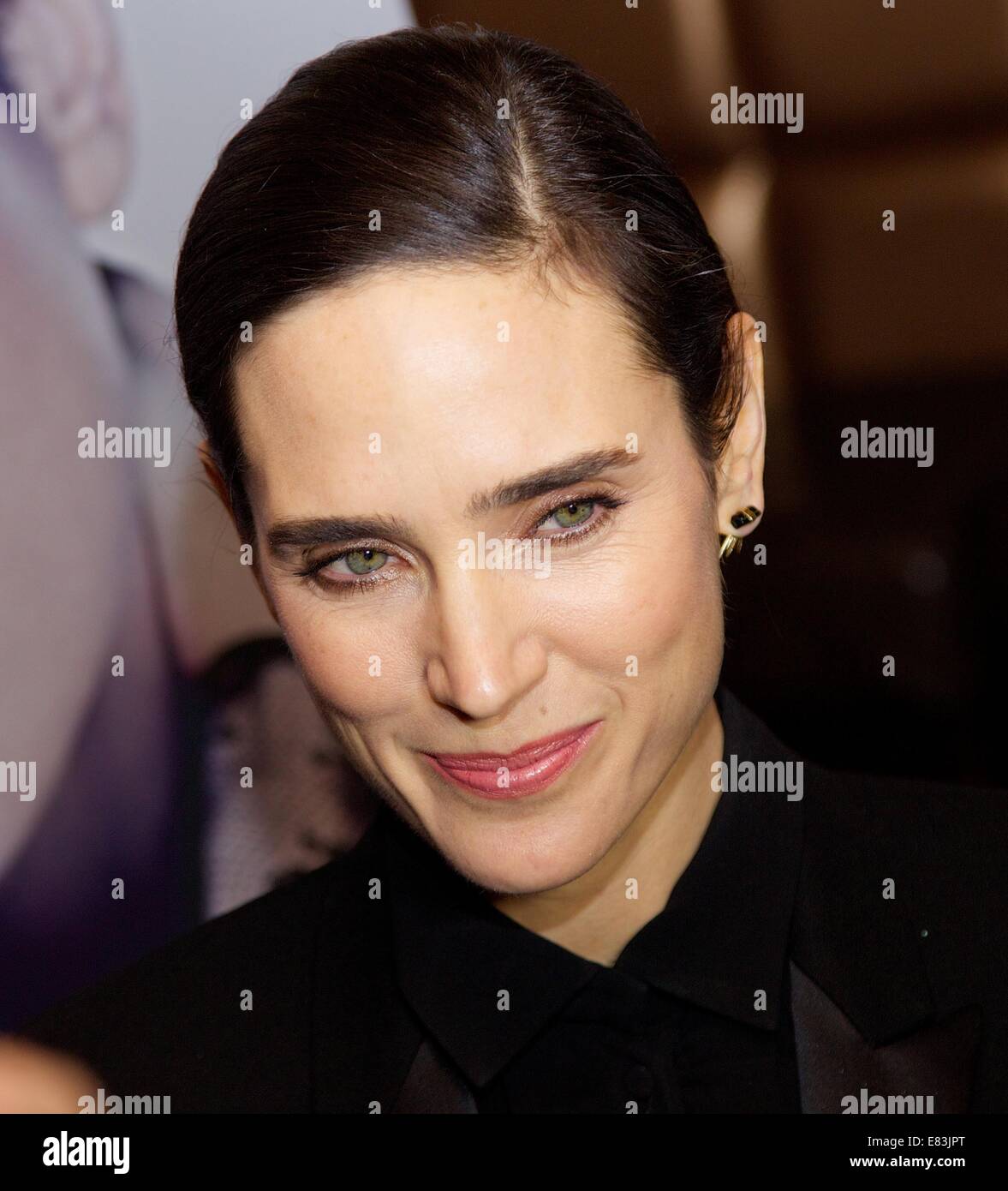 DuJour Magazine's Spring 2014 to celebrate cover model Jennifer