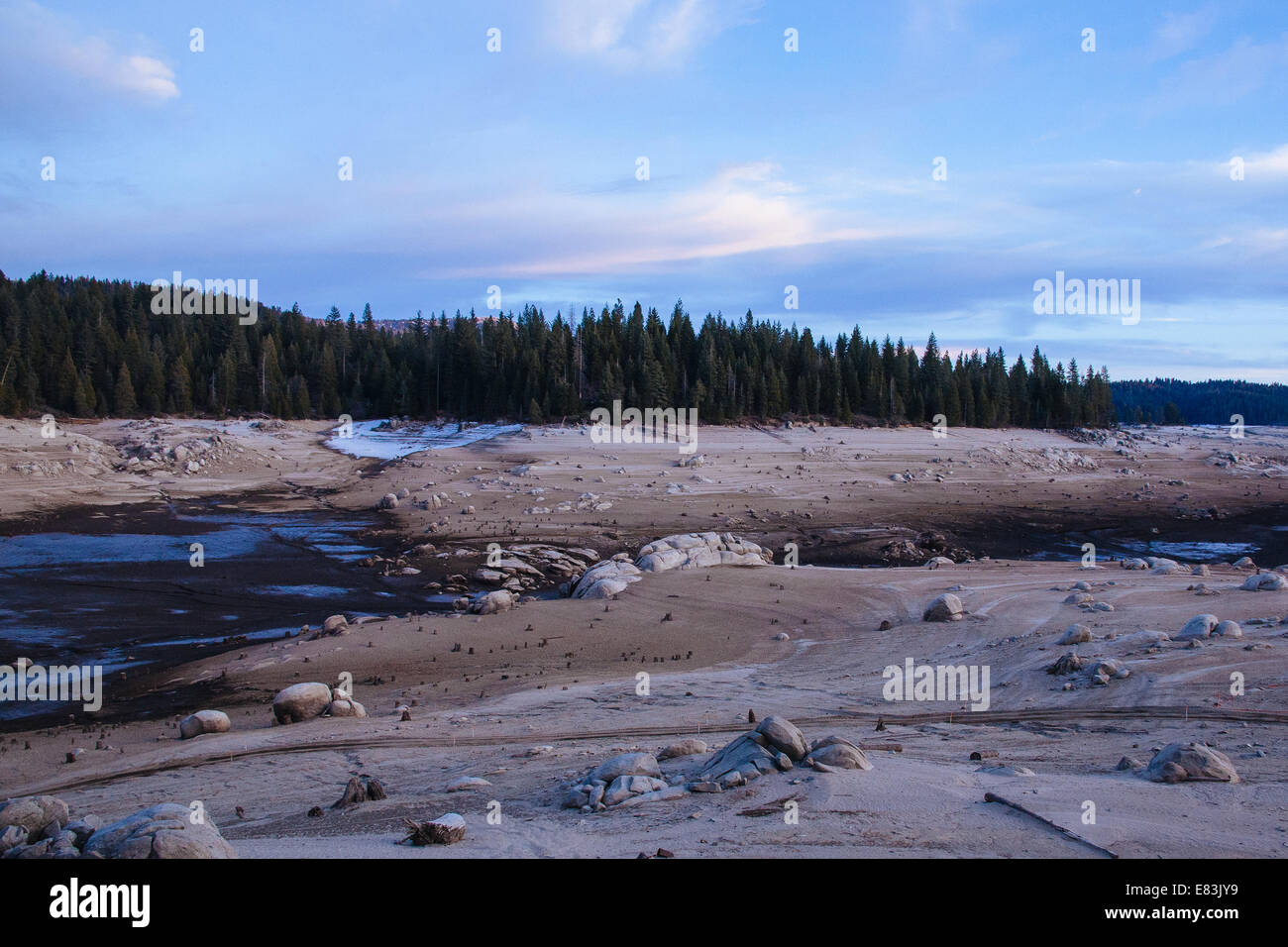 Shaver lake dam hires stock photography and images Alamy