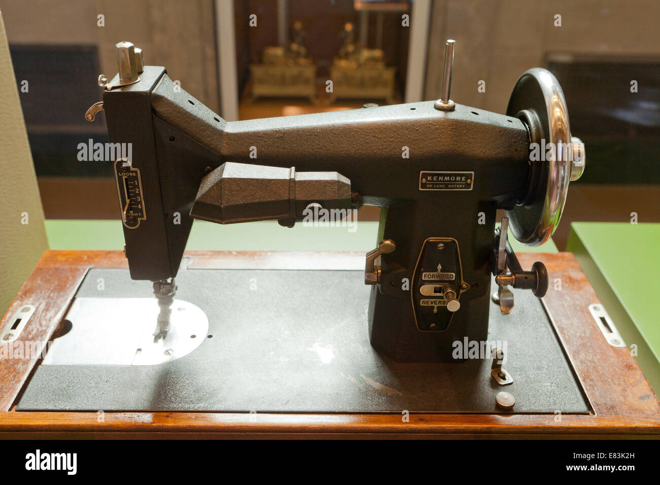 Vintage Kenmore Deluxe rotary sewing machine, circa 1940 - USA Stock Photo