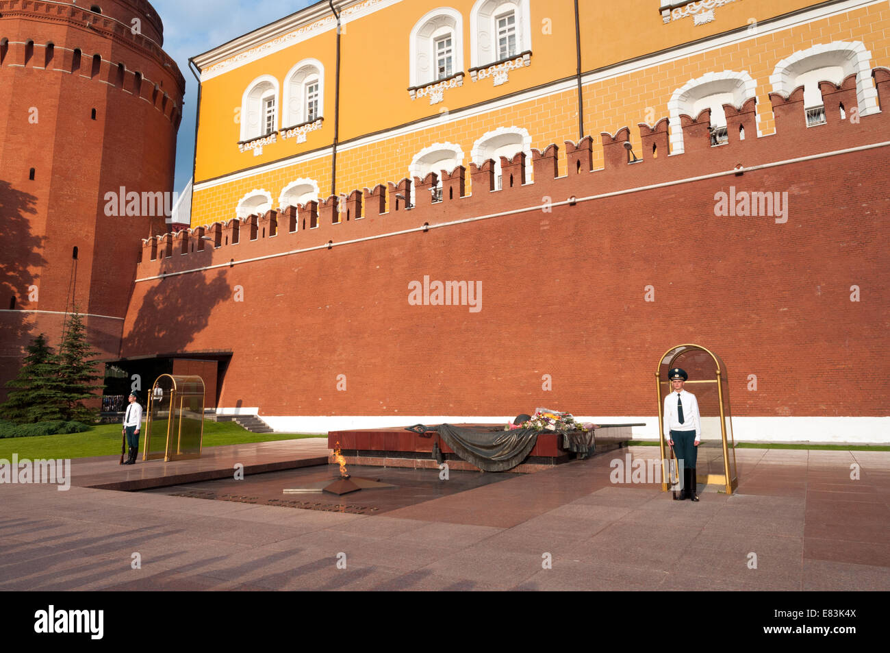 The Tomb of the Unknown Soldier in Alexander Gardens, Moscow, Russia Stock Photo