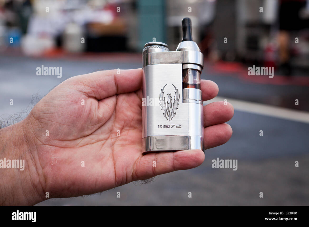 Holding e cigarette e cigarette vape vaping hi-res stock photography and images - Alamy Holding e cigarette e cigarette vape vaping hi-res stock photography and images - Alamy
