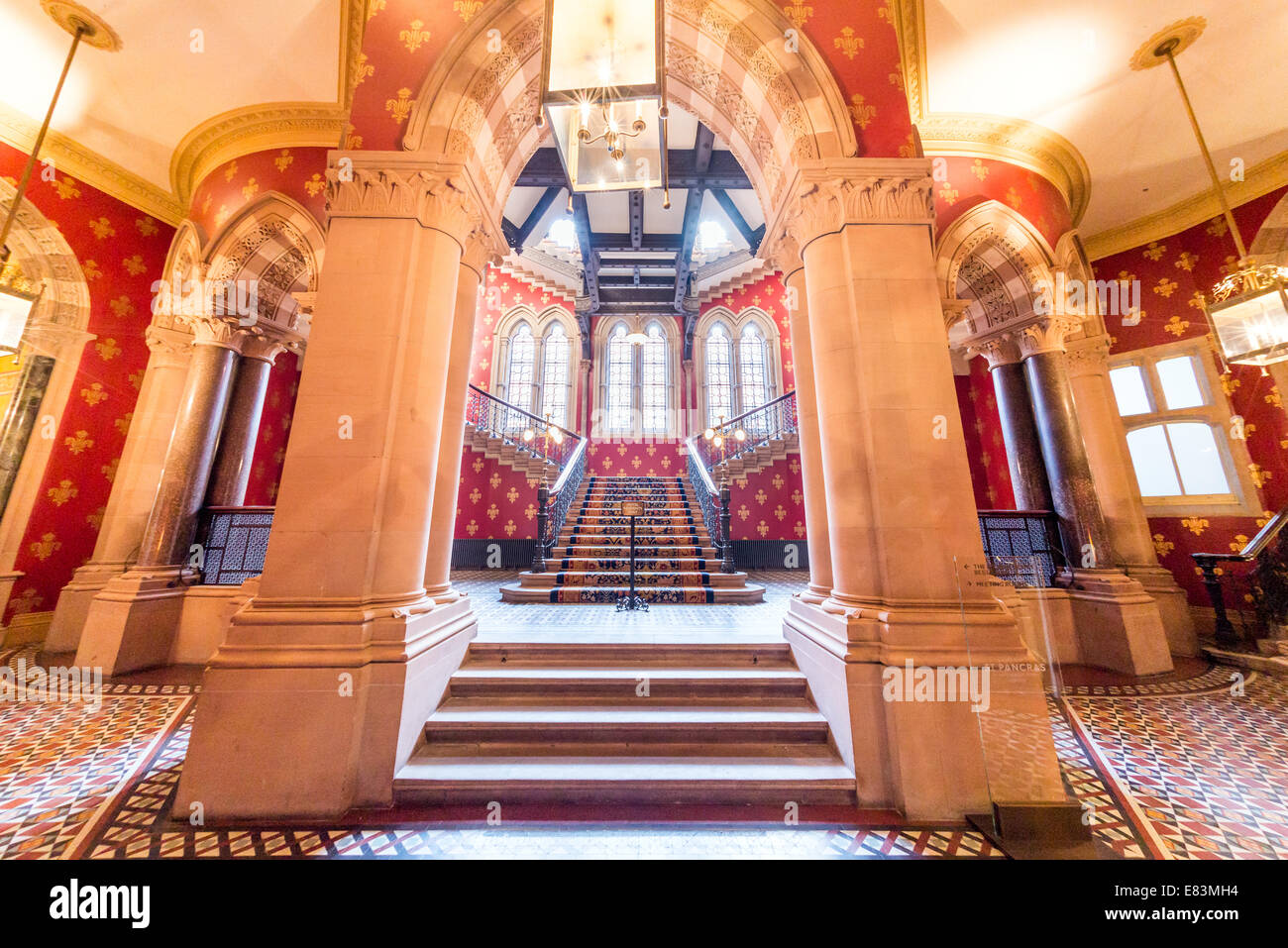 St pancras hotel interior hi-res stock photography and images - Alamy