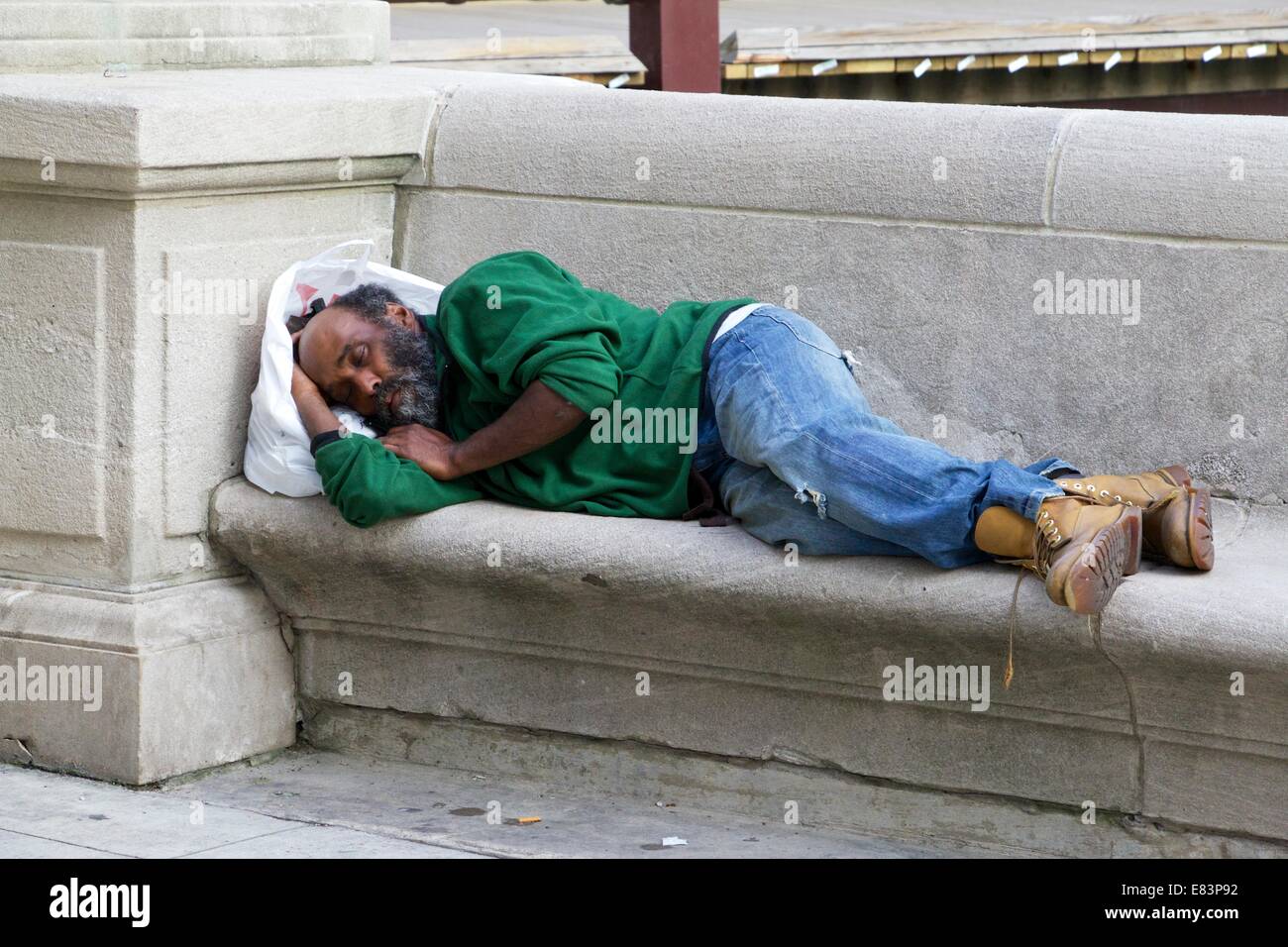 Man sleeping on concrete bench. Chicago, Illinois Stock Photo Alamy