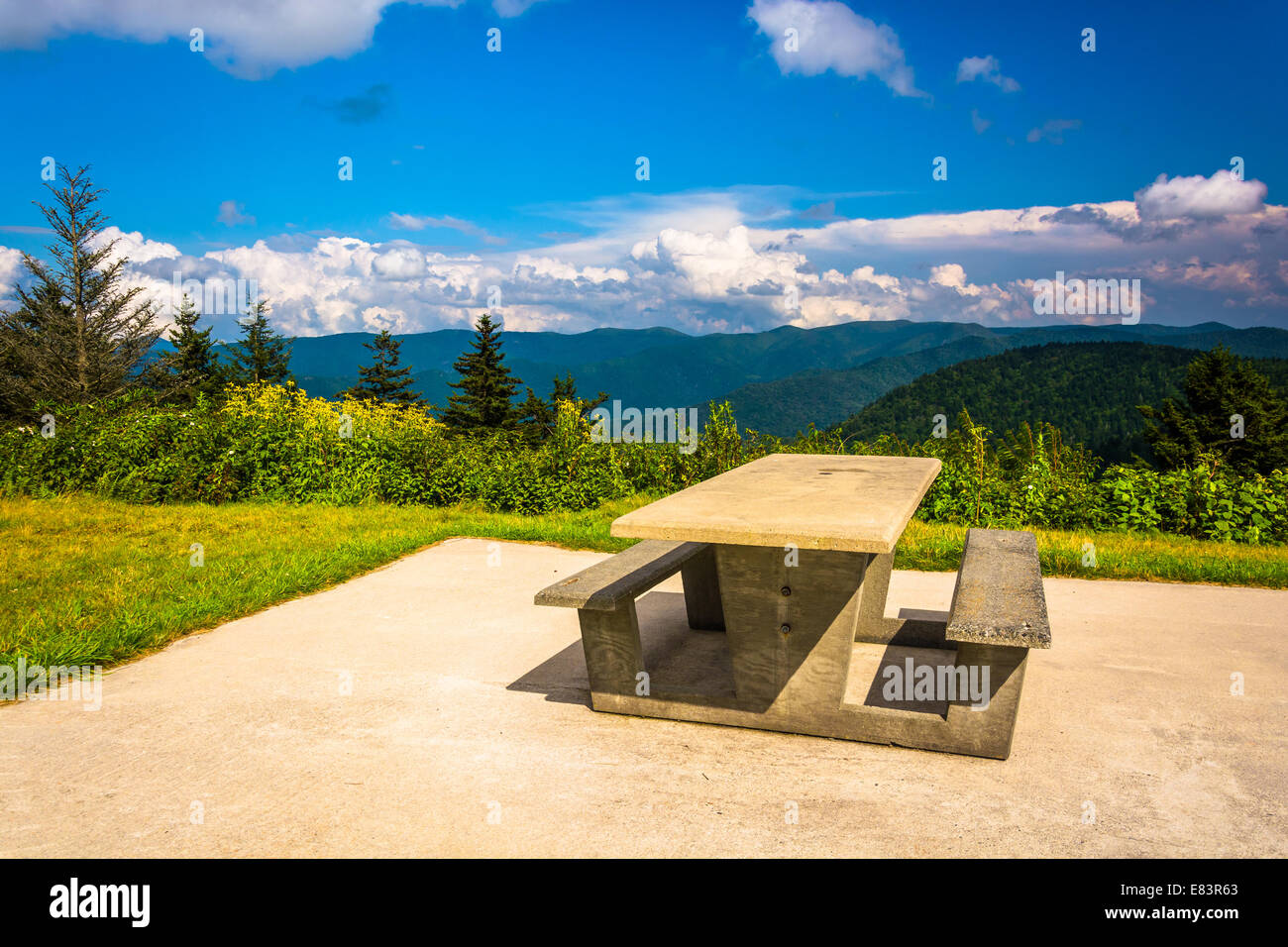 Picnic table nature mountains hires stock photography and images Alamy
