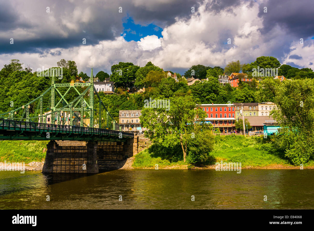 The Northampton Street Bridge over the Delaware River in Easton, Pennsylvania. Stock Photo