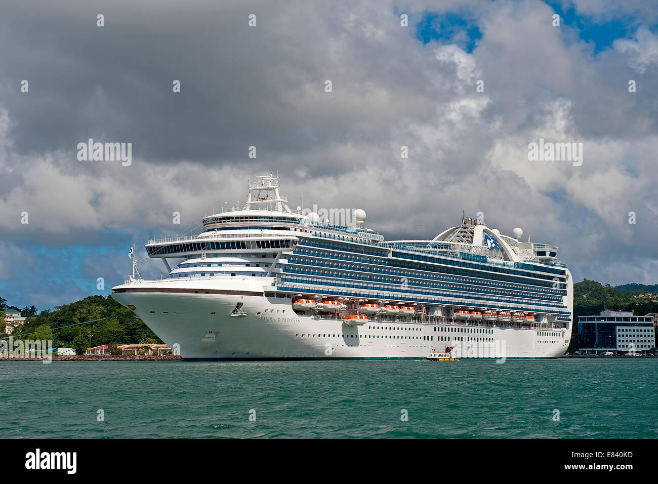 Emerald princess cruise ship hi-res stock photography and images - Alamy