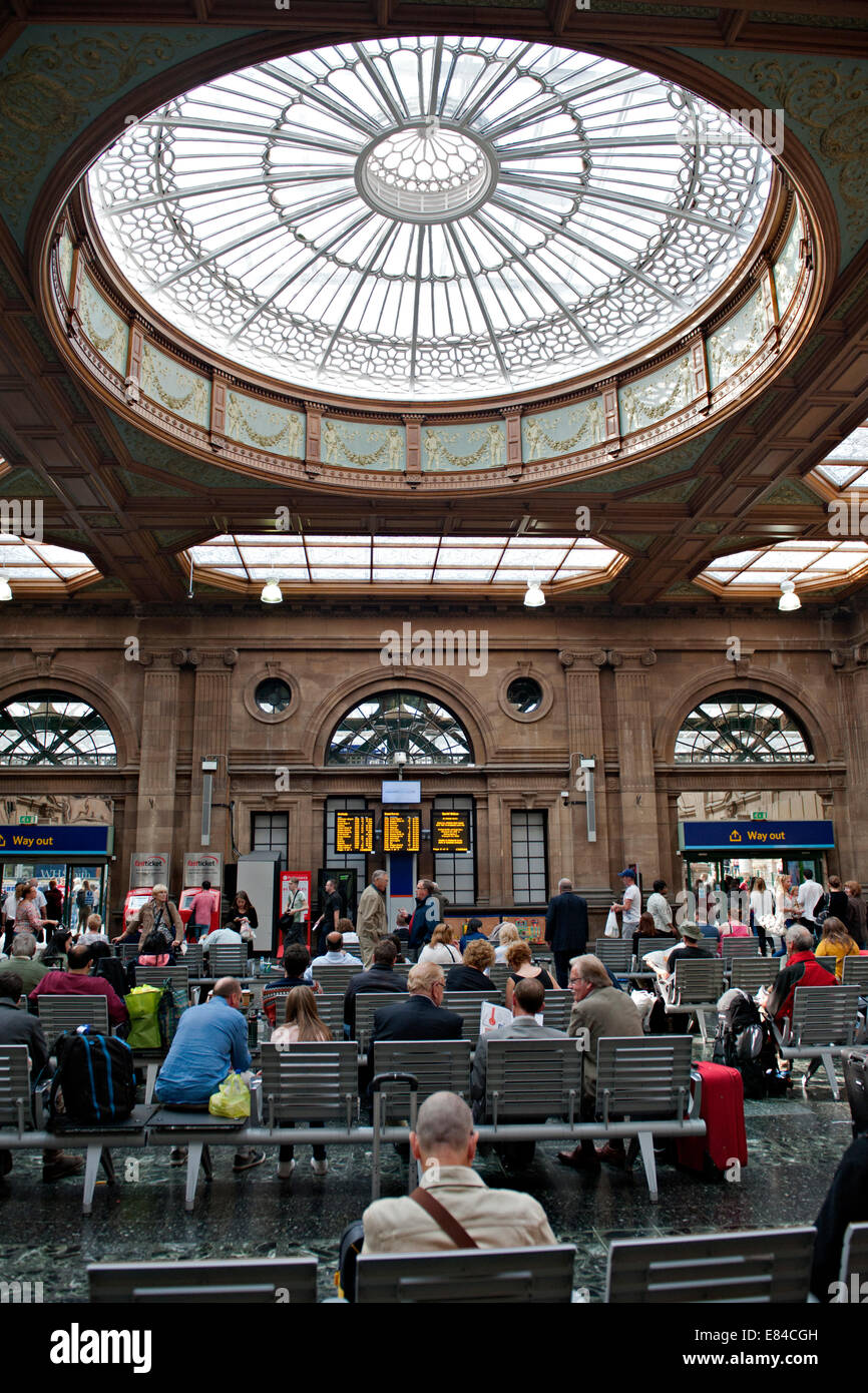 The Booking Hall at Edinburgh Waverley Railway Station Stock Photo - Alamy