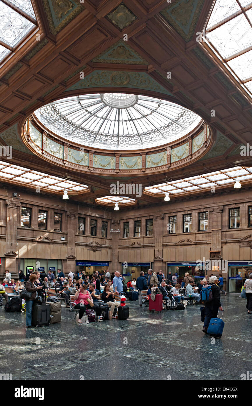 The Booking Hall at Edinburgh Waverley Railway Station Stock Photo Alamy