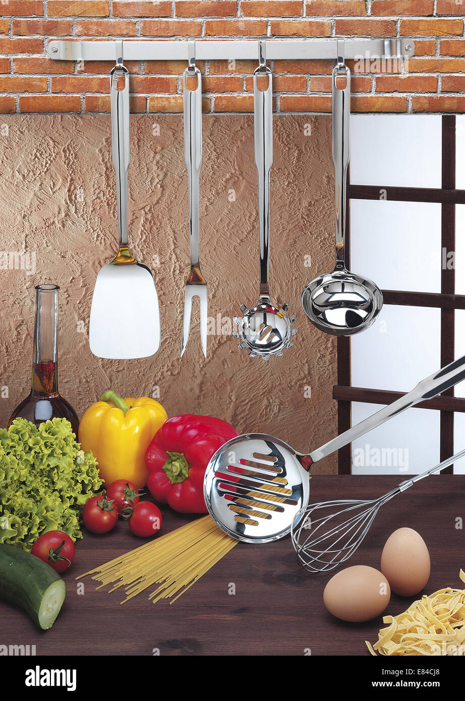 Hanging utensils hi-res stock photography and images - Alamy