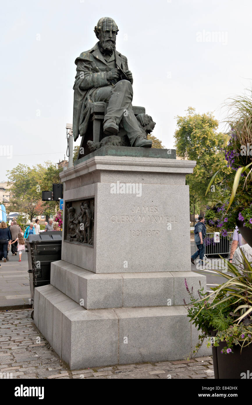 Statue of James Clerk Maxwell, Physicist,  in George Street in the New Town, Edinburgh. Sculpted by Alexander Stoddart Stock Photo