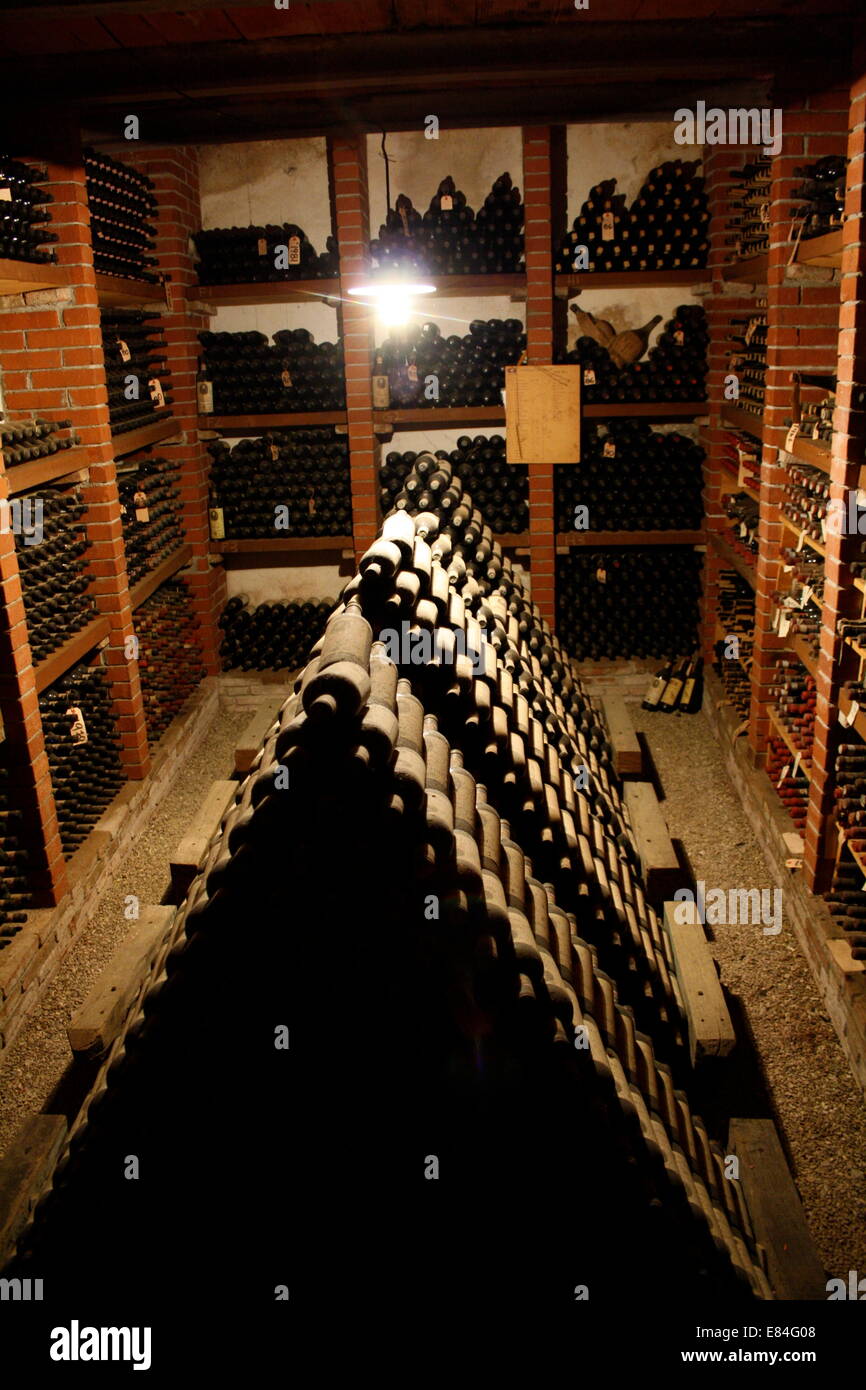 Old wine bottles hi-res stock photography and images - Alamy