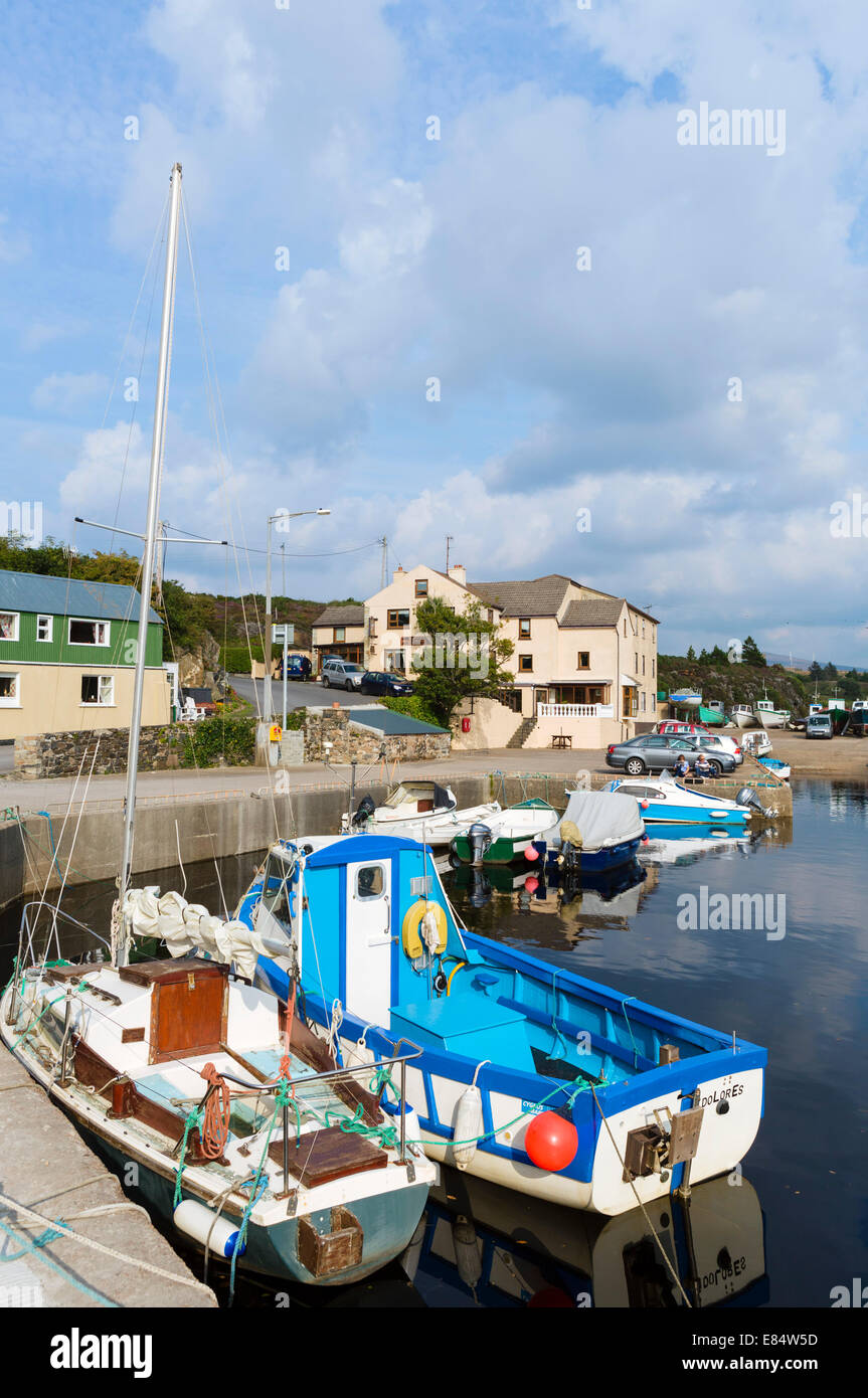 The small picturesque harbour in Bunbeg with Bunbeg House hotel behind, Gweedore, County Donegal, Republic of Ireland Stock Photo