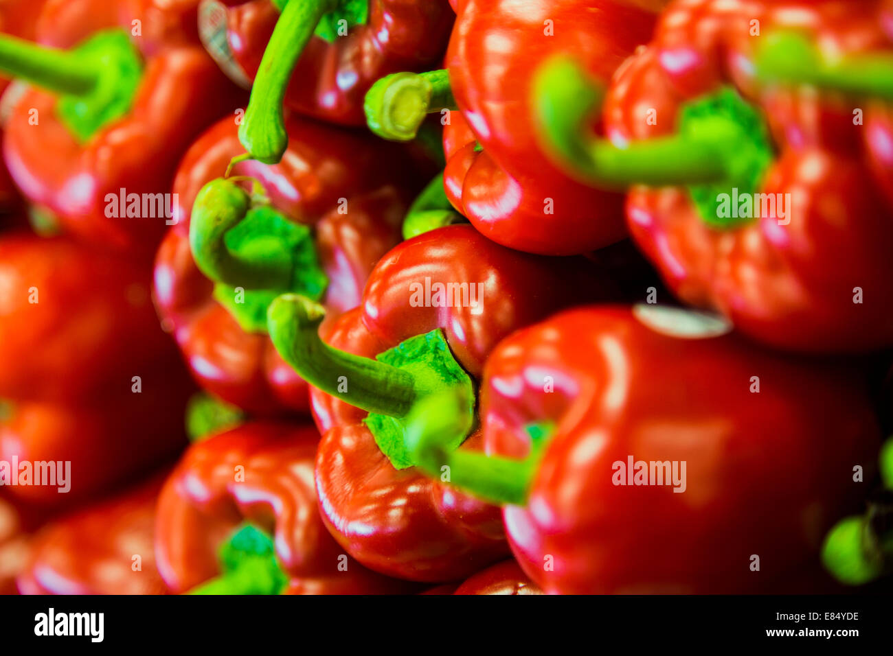 Red bell peppers in the market Stock Photo - Alamy