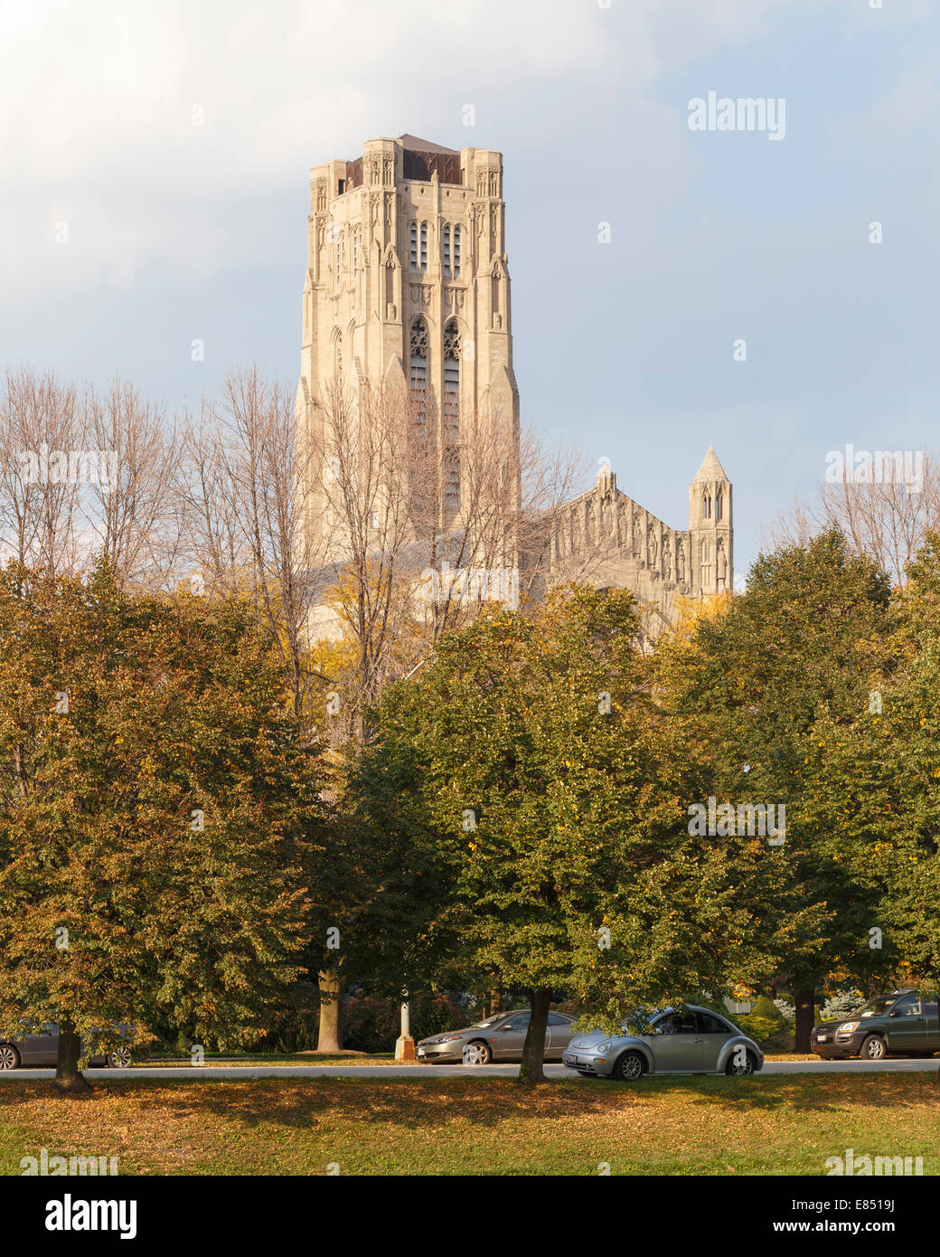 CHICAGO, IL, USA - SEPTEMBER 29, 2014: Rockefeller Chapel at the University of Chicago behind early fall trees in Chicago, IL, U Stock Photo